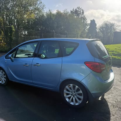 2013 Vauxhall Meriva in blue